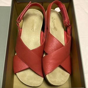 Vionic Mckenna Red Wedge Sandals 7 wide